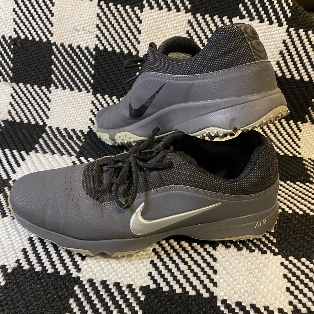 Men’s Nike Air golf shoes, size 10